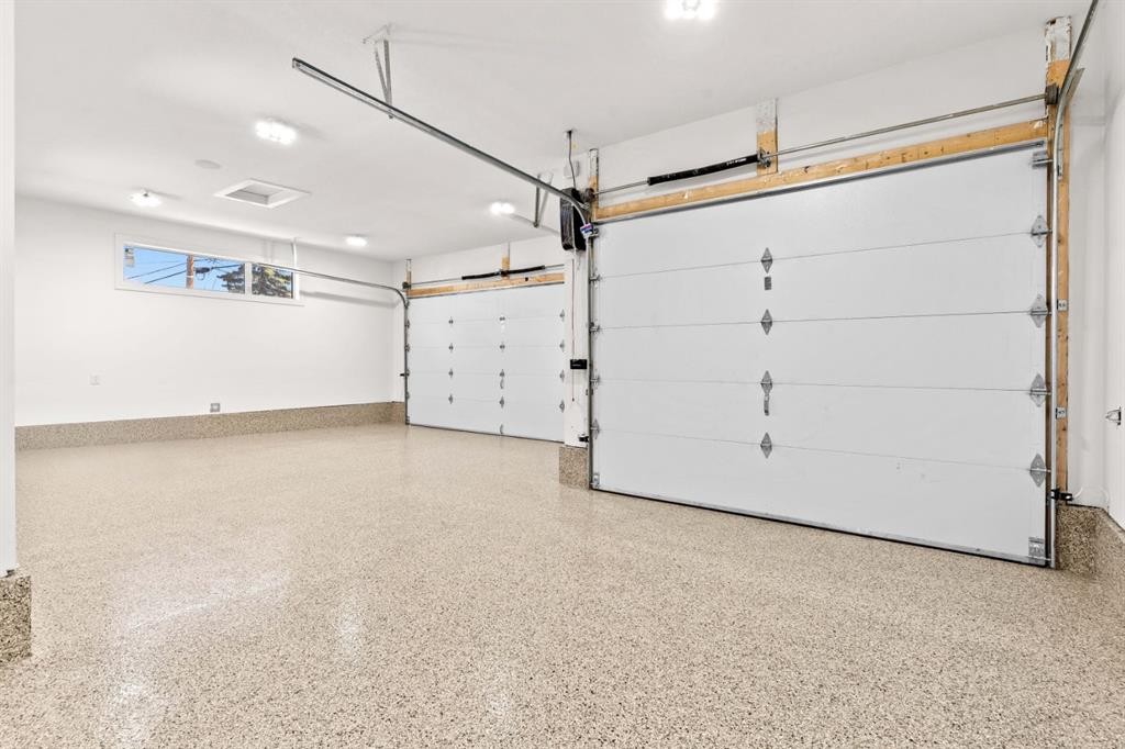 2613 6 Avenue Nw, Calgary, AB - Indoor Photo Showing Garage