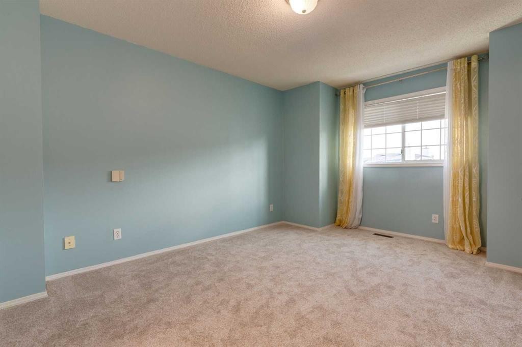 318 Hawkstone Manor Nw, Calgary, AB - Indoor Photo Showing Other Room