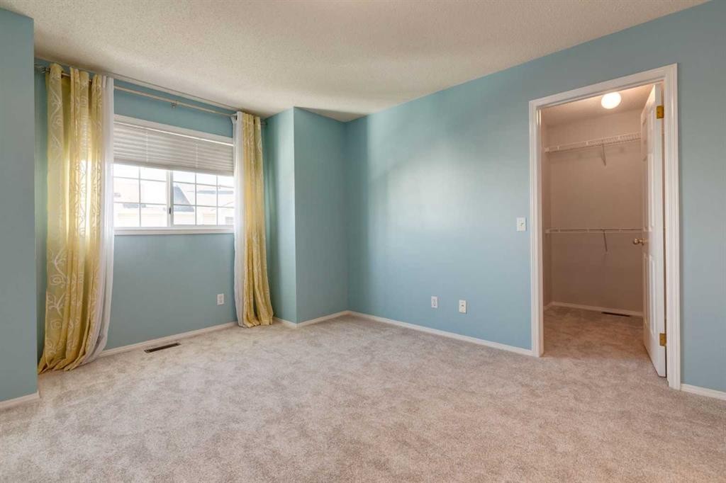 318 Hawkstone Manor Nw, Calgary, AB - Indoor Photo Showing Other Room