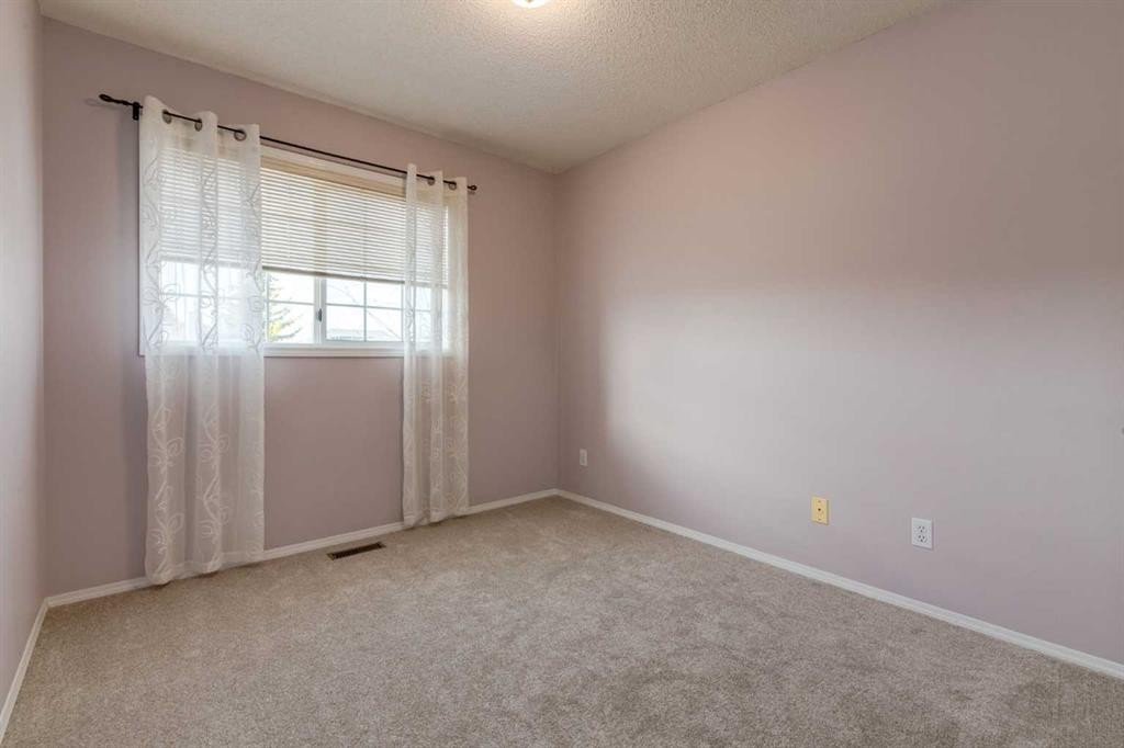 318 Hawkstone Manor Nw, Calgary, AB - Indoor Photo Showing Other Room