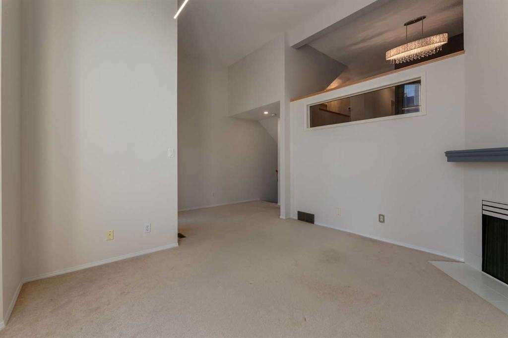 318 Hawkstone Manor Nw, Calgary, AB - Indoor Photo Showing Other Room