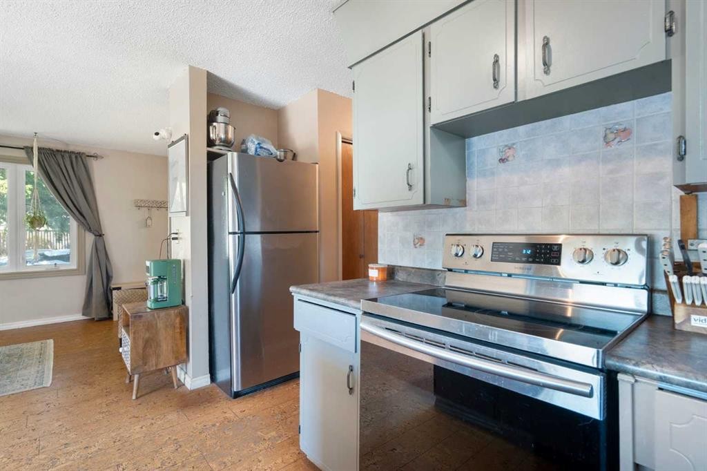 4609 Marcombe Way Ne, Calgary, AB - Indoor Photo Showing Kitchen