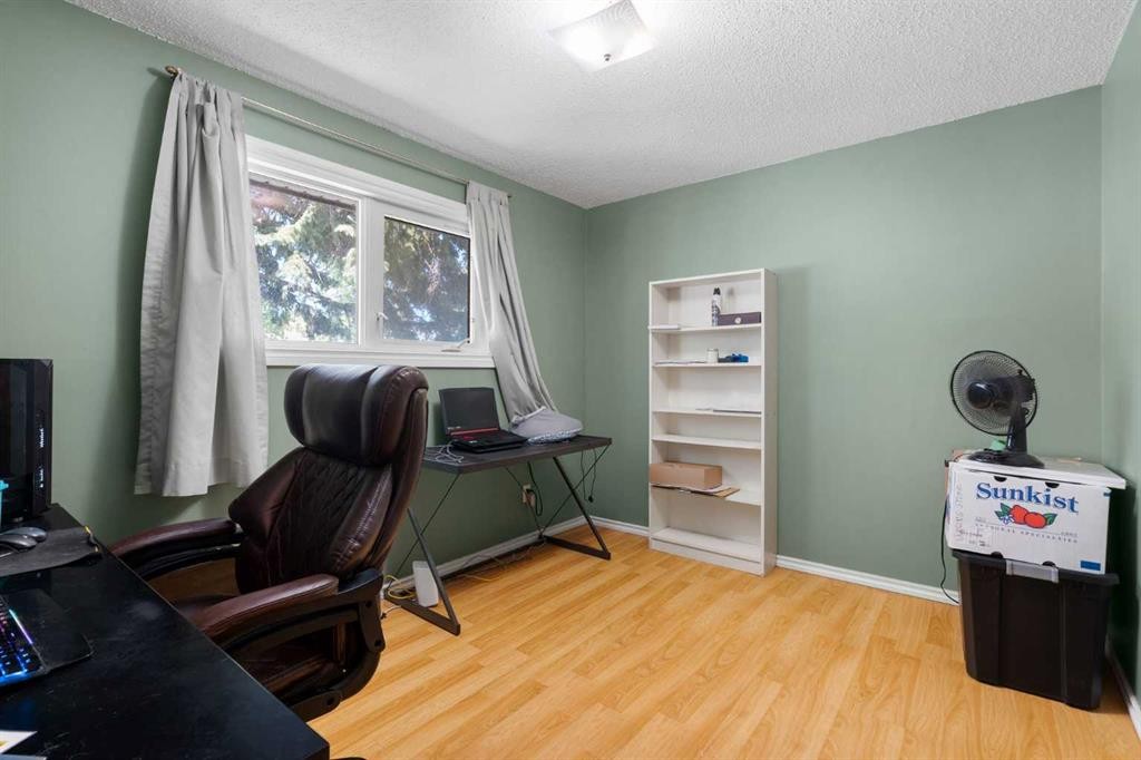 4609 Marcombe Way Ne, Calgary, AB - Indoor Photo Showing Office