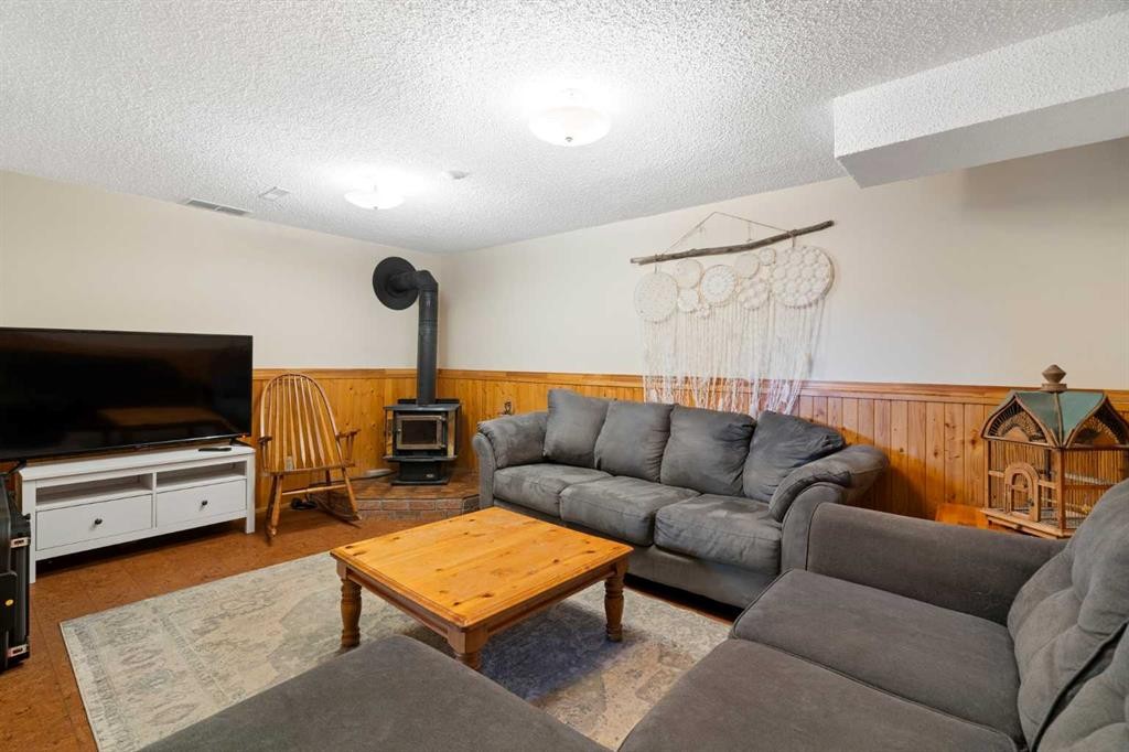 4609 Marcombe Way Ne, Calgary, AB - Indoor Photo Showing Living Room