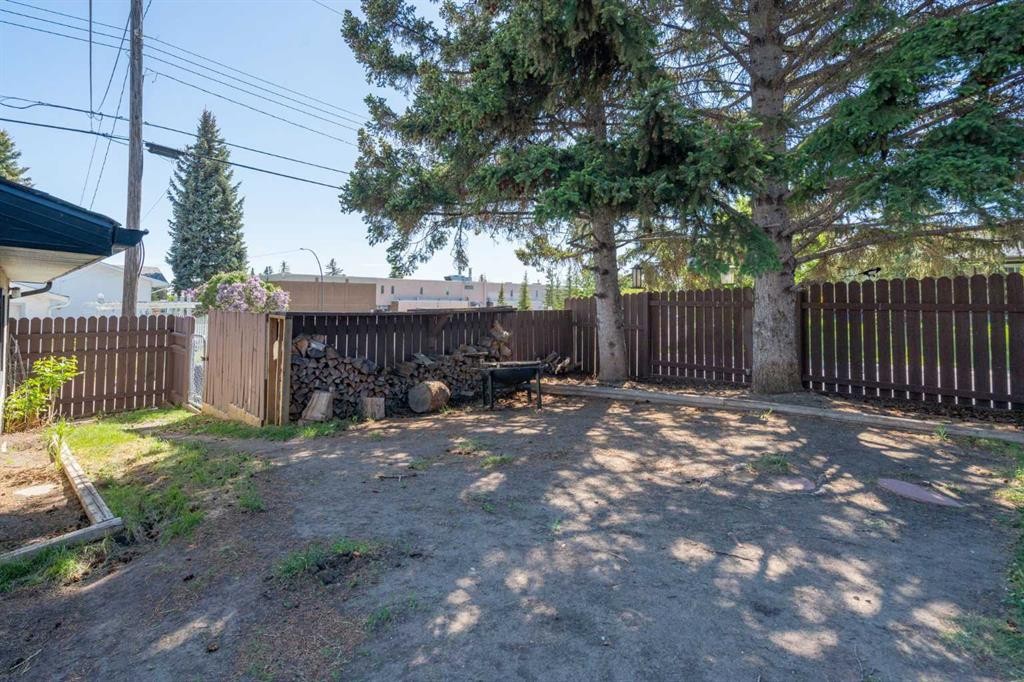 4609 Marcombe Way Ne, Calgary, AB - Outdoor