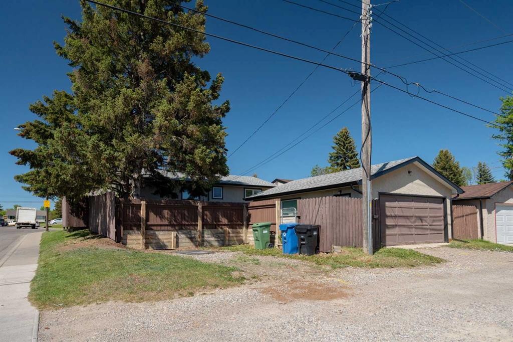 4609 Marcombe Way Ne, Calgary, AB - Outdoor