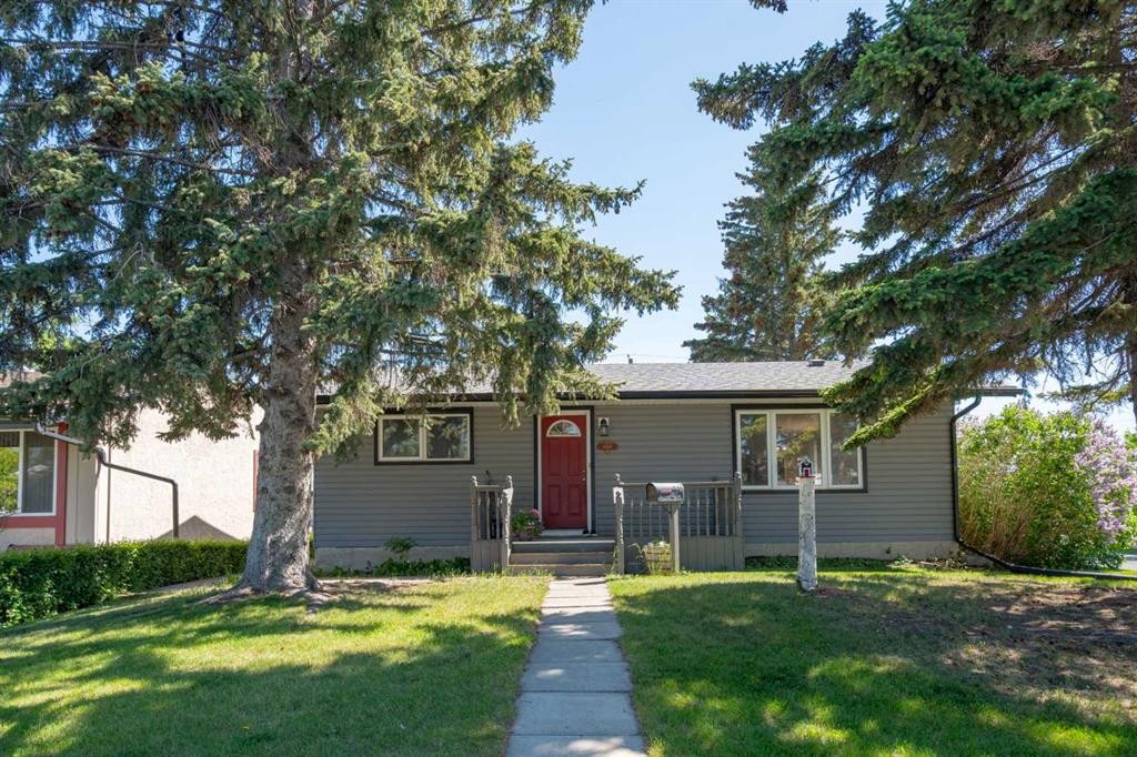 4609 Marcombe Way Ne, Calgary, AB - Outdoor