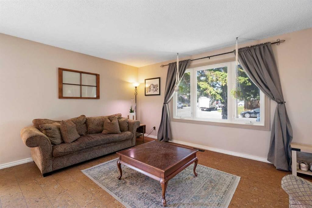 4609 Marcombe Way Ne, Calgary, AB - Indoor Photo Showing Living Room