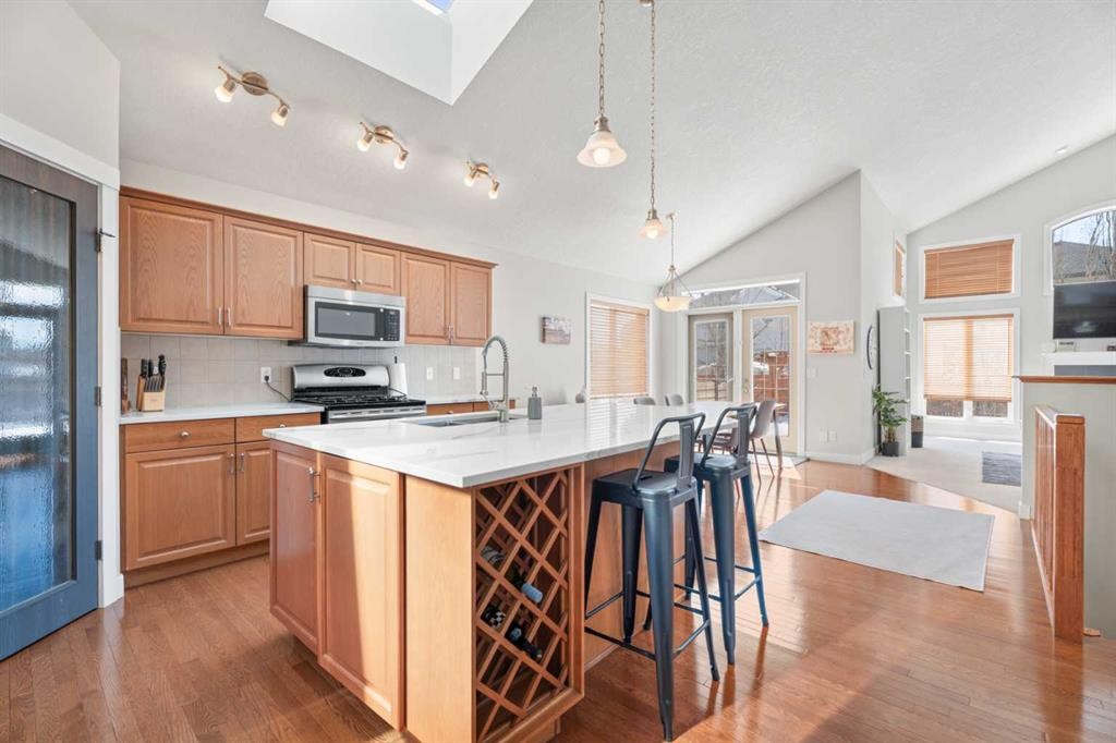 611 Cavendish Beach Bay, Chestermere, AB - Indoor Photo Showing Kitchen With Upgraded Kitchen