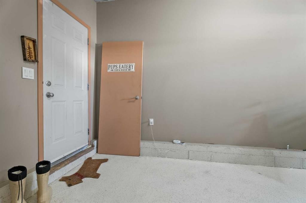 611 Cavendish Beach Bay, Chestermere, AB - Indoor Photo Showing Other Room