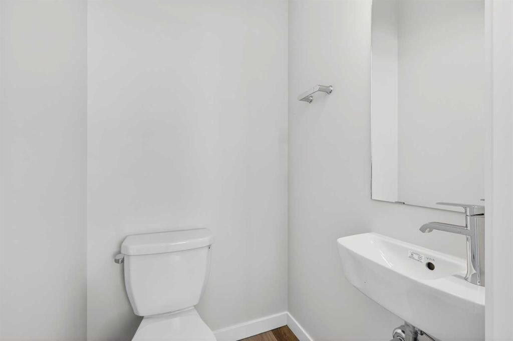 828-132 Red Embers Link Ne, Calgary, AB - Indoor Photo Showing Bathroom