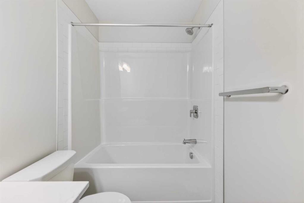 828-132 Red Embers Link Ne, Calgary, AB - Indoor Photo Showing Bathroom
