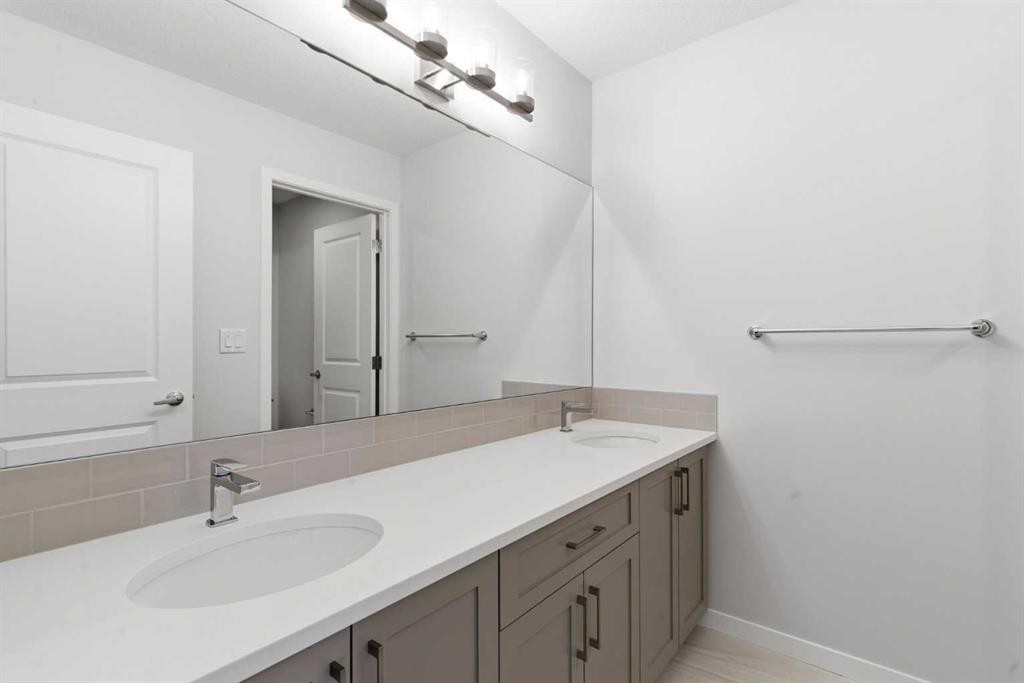 623 Buffaloberry Manor Se, Calgary, AB - Indoor Photo Showing Bathroom