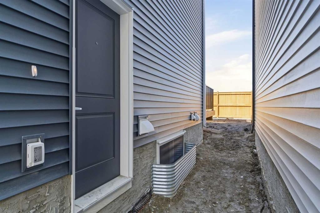 623 Buffaloberry Manor Se, Calgary, AB - Outdoor With Exterior