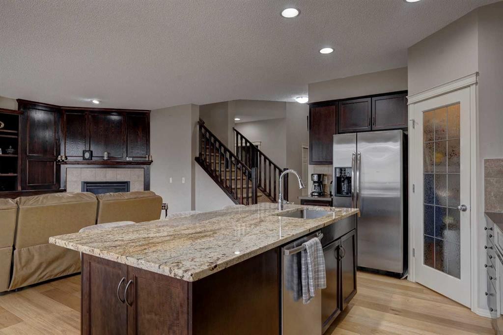 587 Everbrook Way Sw, Calgary, AB - Indoor Photo Showing Kitchen With Stainless Steel Kitchen