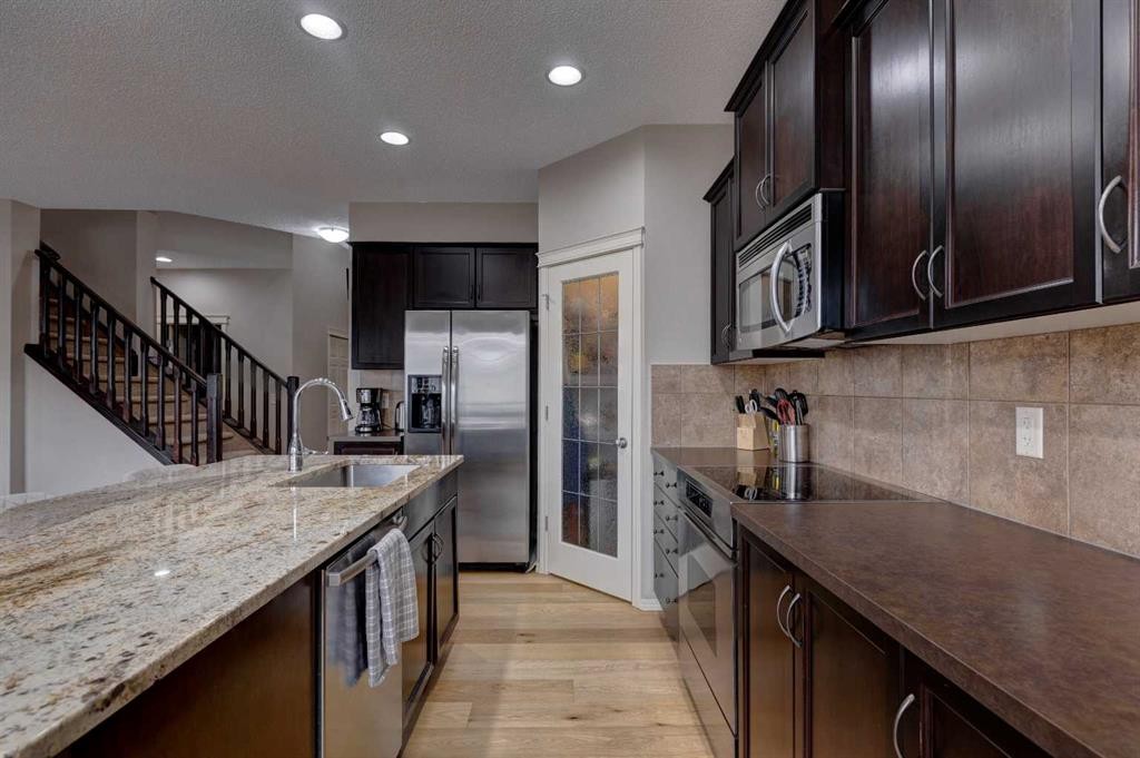 587 Everbrook Way Sw, Calgary, AB - Indoor Photo Showing Kitchen With Stainless Steel Kitchen With Upgraded Kitchen