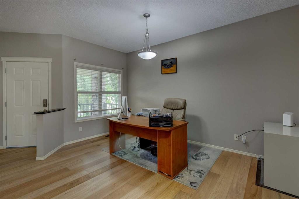 587 Everbrook Way Sw, Calgary, AB - Indoor Photo Showing Office