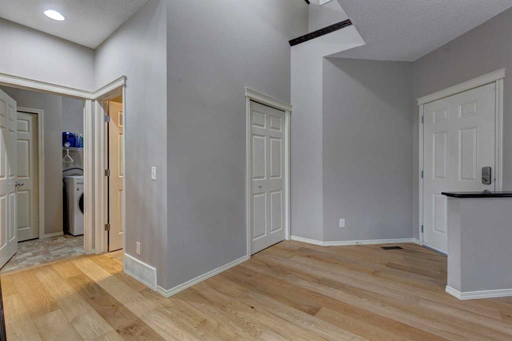 587 Everbrook Way Sw, Calgary, AB - Indoor Photo Showing Other Room