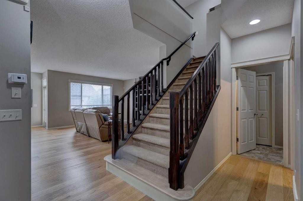 587 Everbrook Way Sw, Calgary, AB - Indoor Photo Showing Other Room
