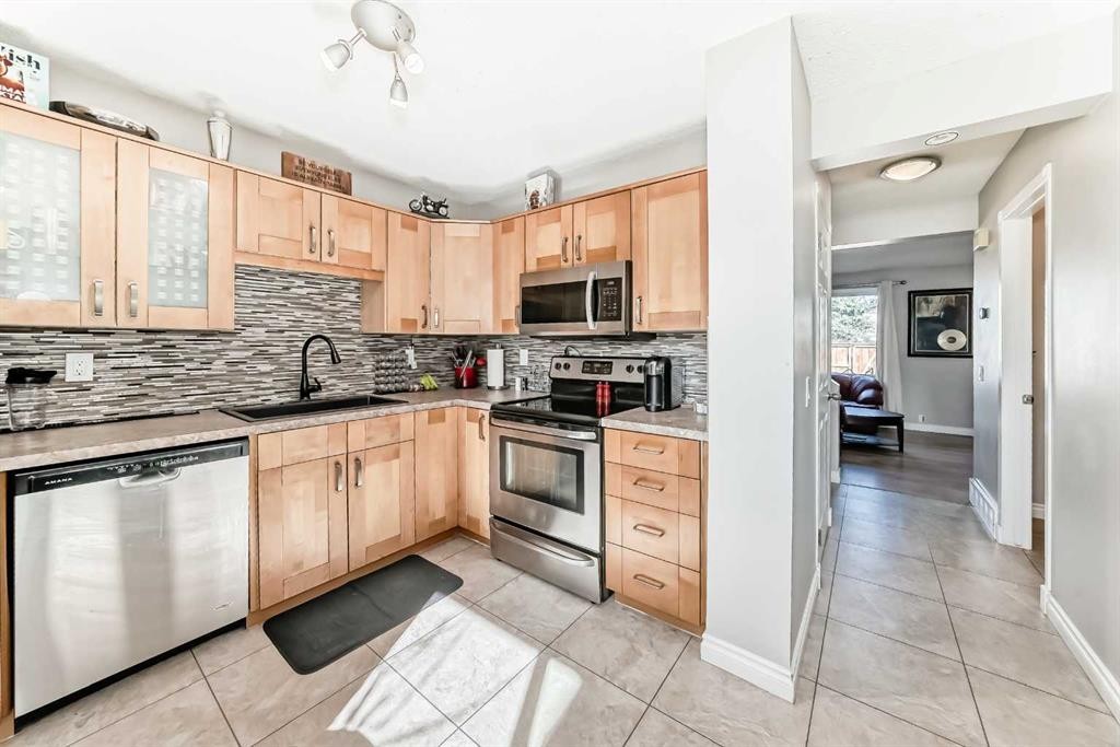 13-1845 Lysander Crescent Se, Calgary, AB - Indoor Photo Showing Kitchen With Stainless Steel Kitchen