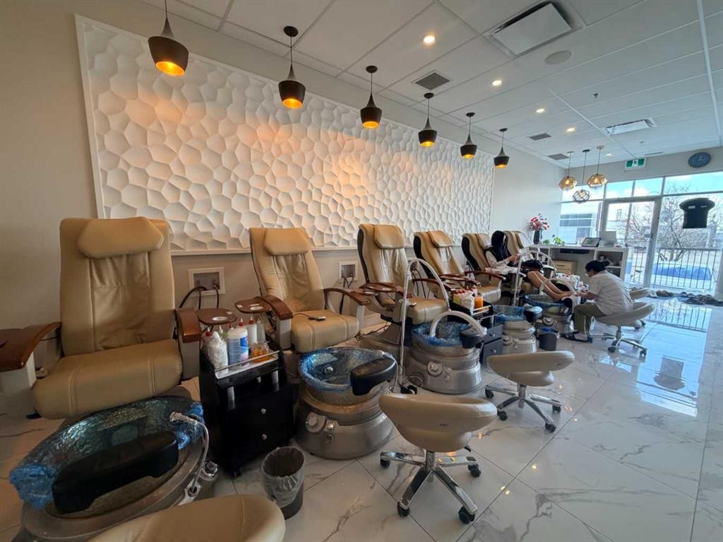 123 Macleod Trail, Calgary, AB