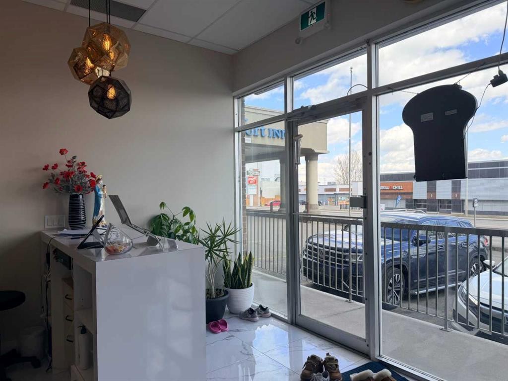 123 Macleod Trail, Calgary, AB