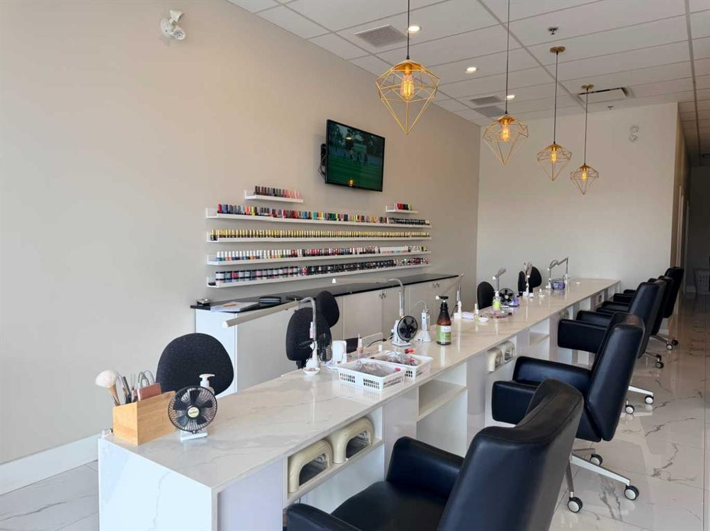 123 Macleod Trail, Calgary, AB