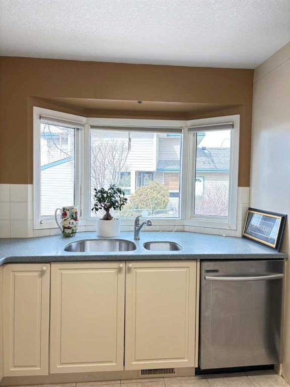 44 Edgemont Estates Road Nw, Calgary, AB - Indoor Photo Showing Kitchen
