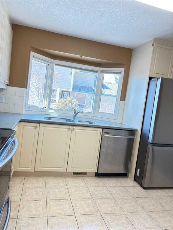 44 Edgemont Estates Road Nw, Calgary, AB - Indoor Photo Showing Bathroom