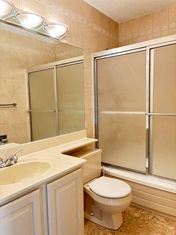 44 Edgemont Estates Road Nw, Calgary, AB - Indoor Photo Showing Bathroom