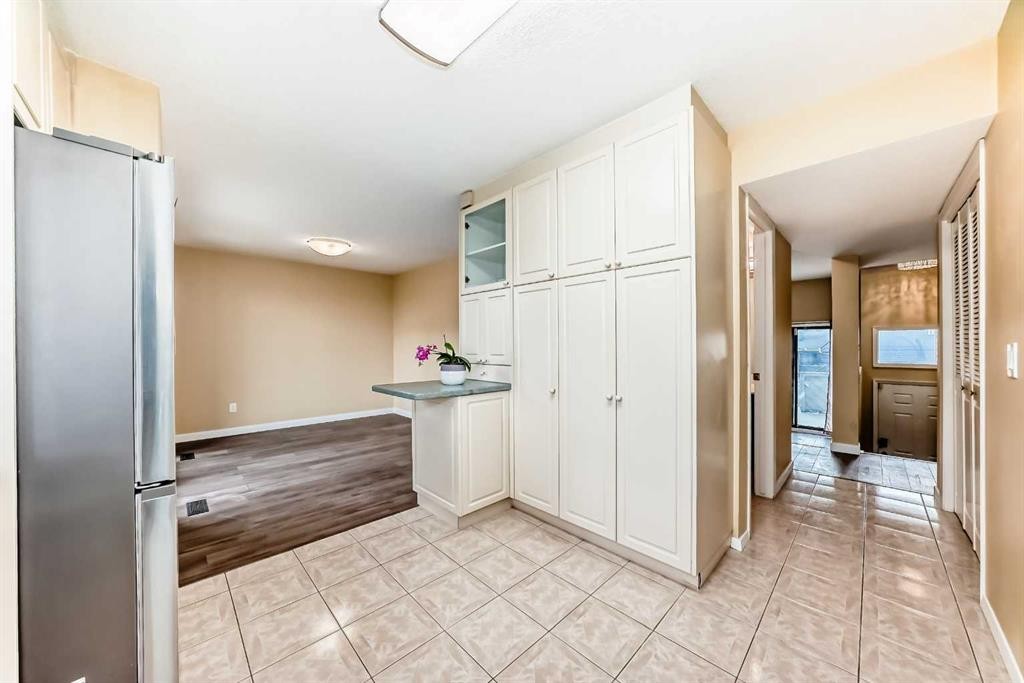 44 Edgemont Estates Road Nw, Calgary, AB - Indoor Photo Showing Other Room