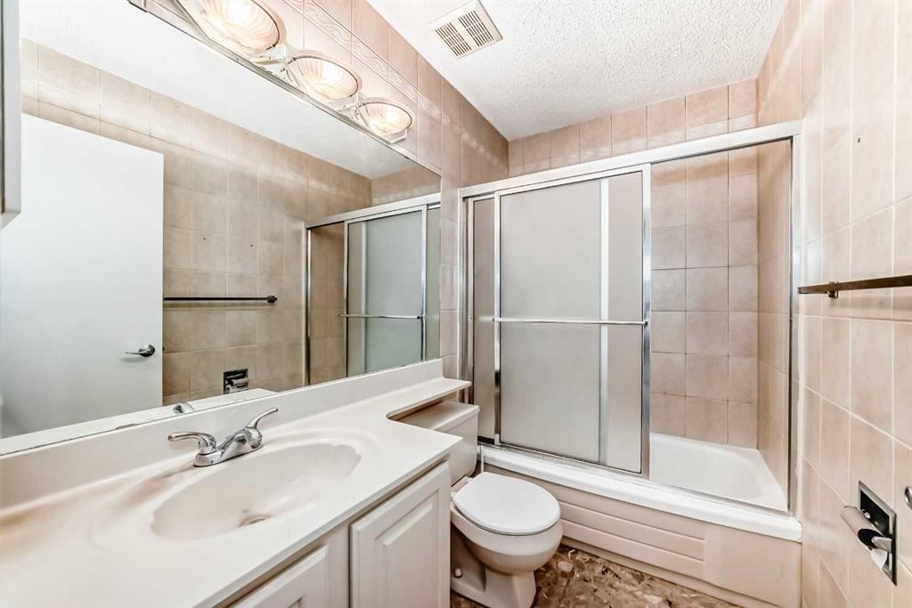 44 Edgemont Estates Road Nw, Calgary, AB - Indoor Photo Showing Bathroom