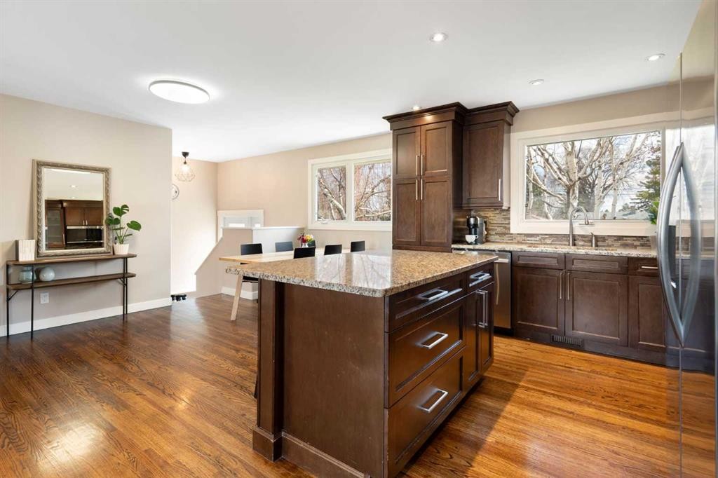 142 Winston Drive Sw, Calgary, AB - Indoor Photo Showing Kitchen