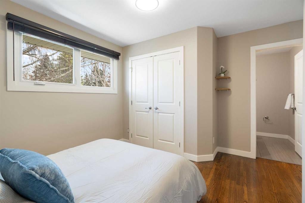 142 Winston Drive Sw, Calgary, AB - Indoor Photo Showing Bedroom