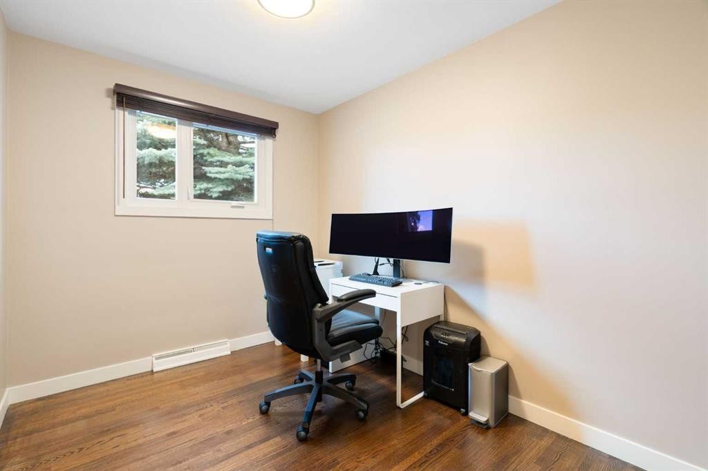 142 Winston Drive Sw, Calgary, AB - Indoor Photo Showing Office