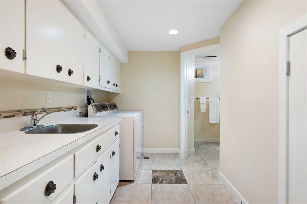 142 Winston Drive Sw, Calgary, AB - Indoor Photo Showing Laundry Room