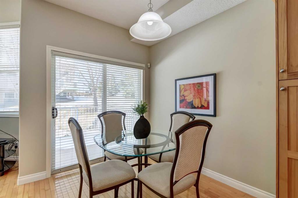 8 Straddock Villas Sw, Calgary, AB - Indoor Photo Showing Dining Room