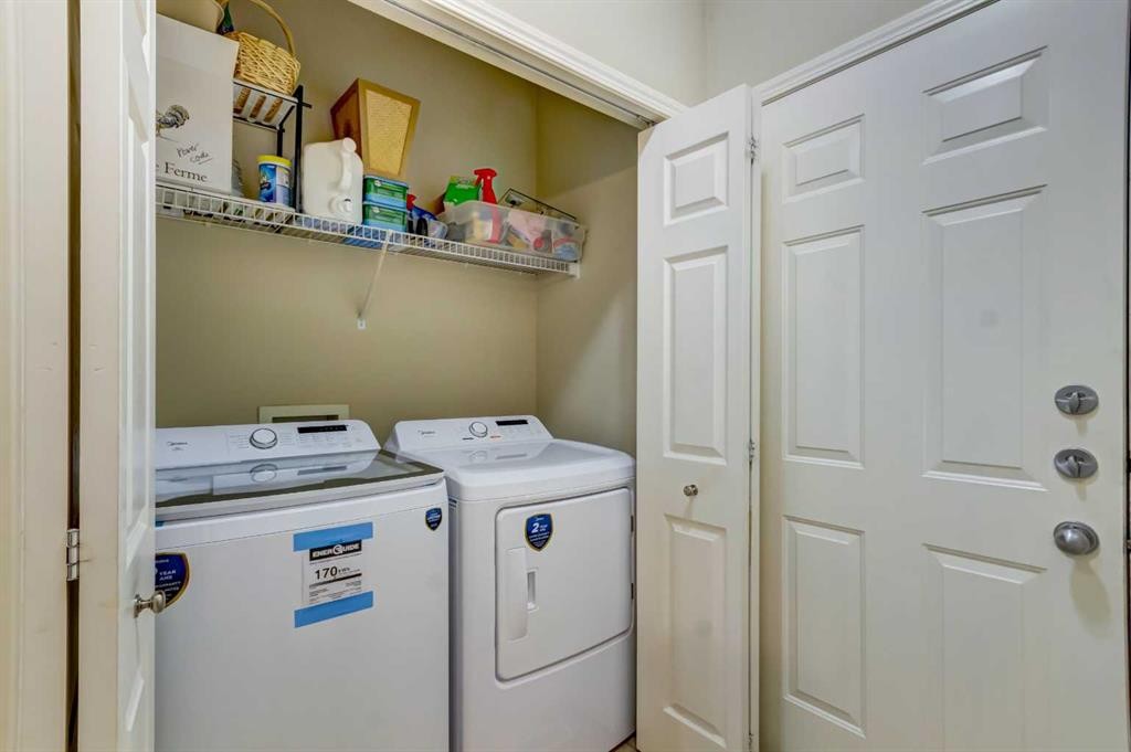 8 Straddock Villas Sw, Calgary, AB - Indoor Photo Showing Laundry Room