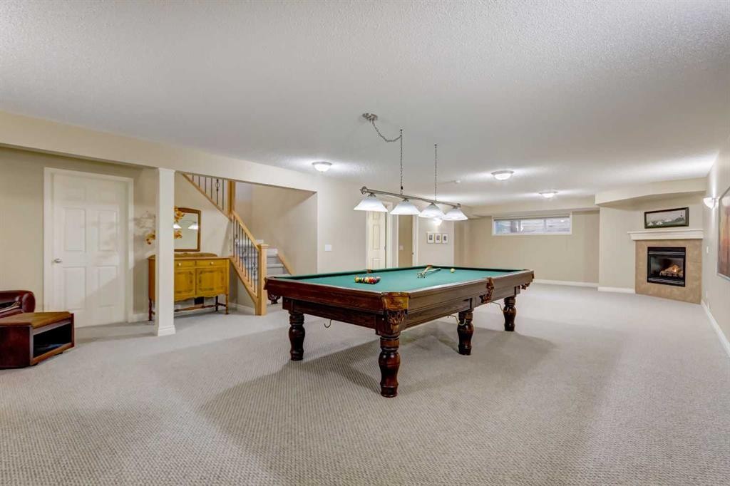 8 Straddock Villas Sw, Calgary, AB - Indoor Photo Showing Other Room