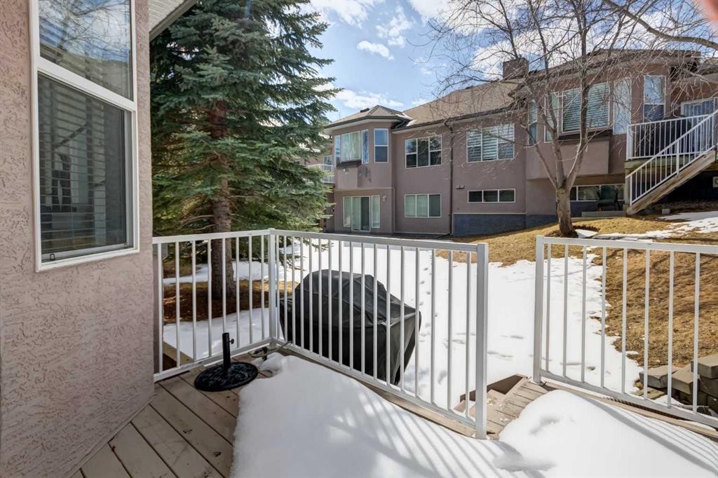 8 Straddock Villas Sw, Calgary, AB - Outdoor With Exterior