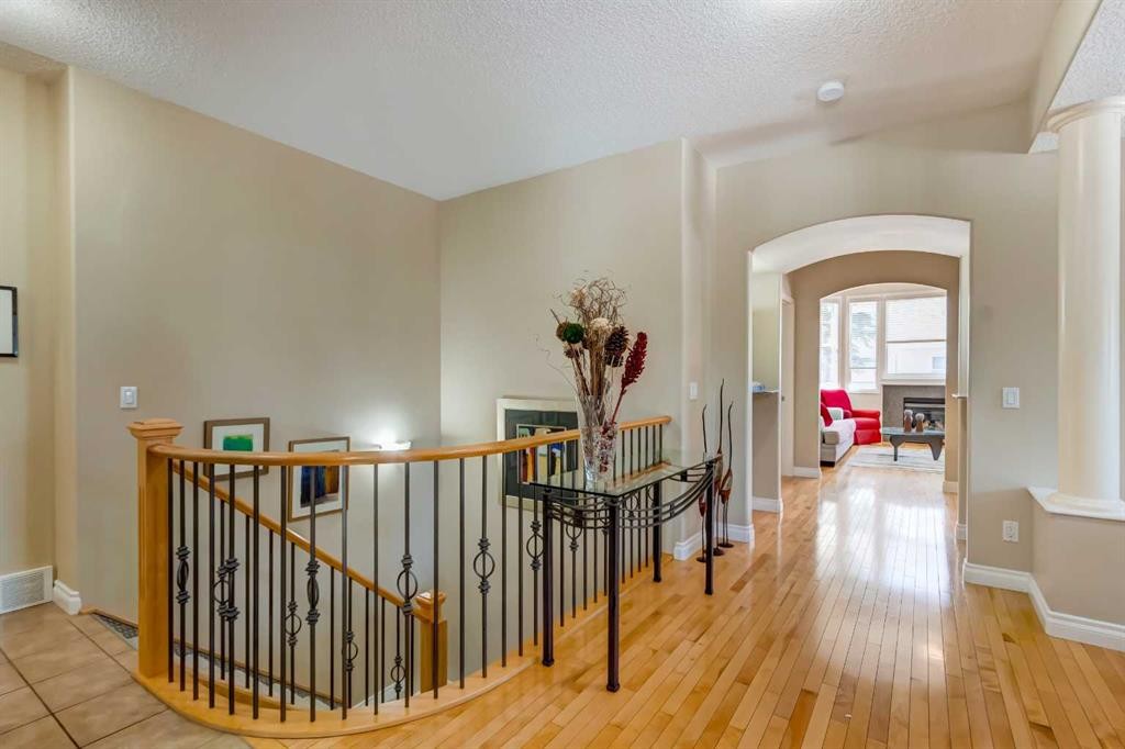 8 Straddock Villas Sw, Calgary, AB - Indoor Photo Showing Other Room