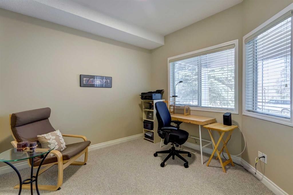 8 Straddock Villas Sw, Calgary, AB - Indoor Photo Showing Office