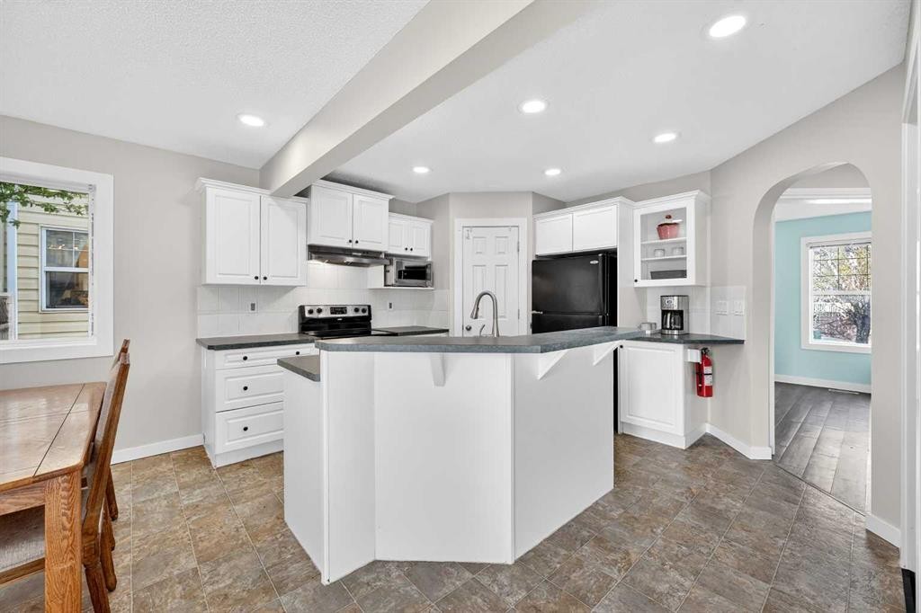 988 Prestwick Circle Se, Calgary, AB - Indoor Photo Showing Kitchen With Upgraded Kitchen