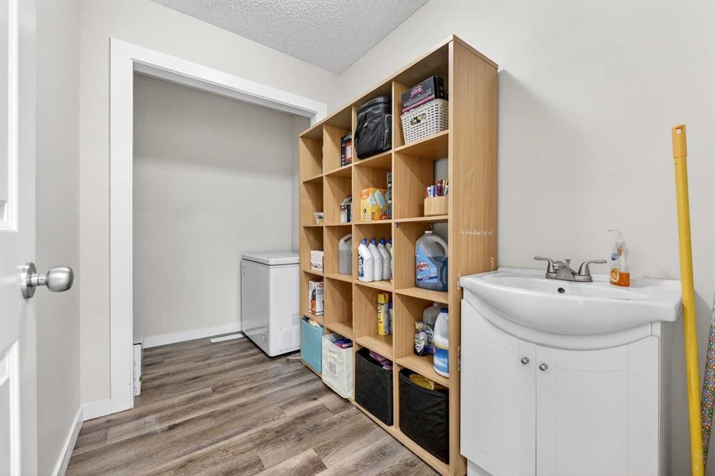 988 Prestwick Circle Se, Calgary, AB - Indoor