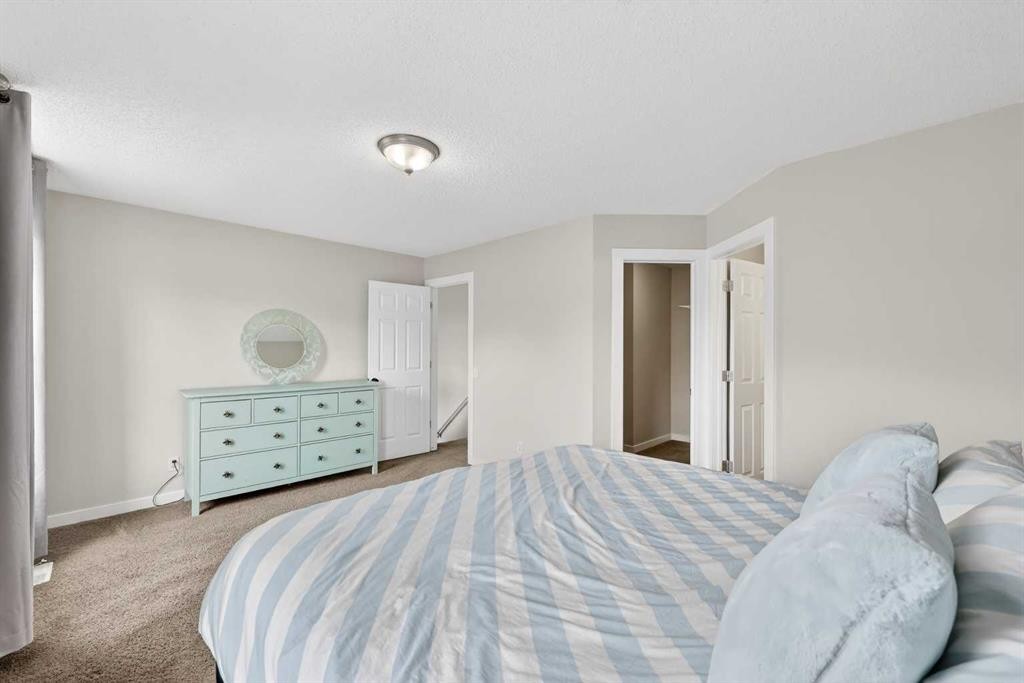 988 Prestwick Circle Se, Calgary, AB - Indoor Photo Showing Bedroom