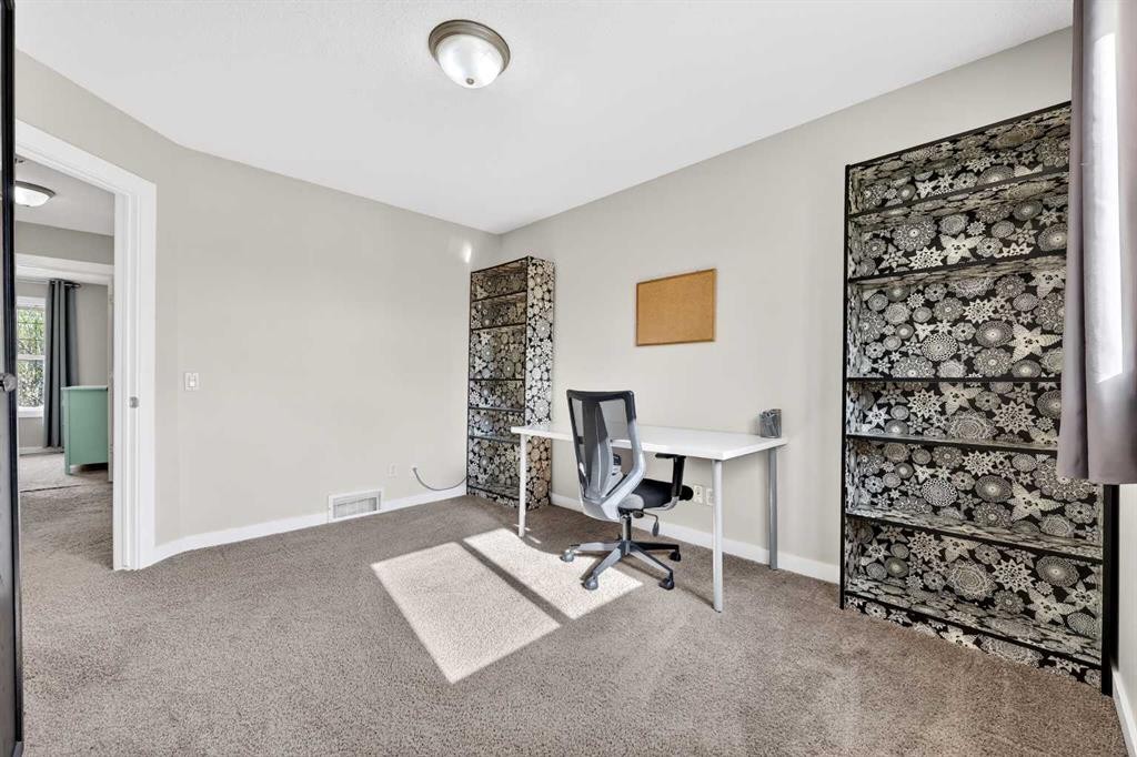 988 Prestwick Circle Se, Calgary, AB - Indoor Photo Showing Other Room