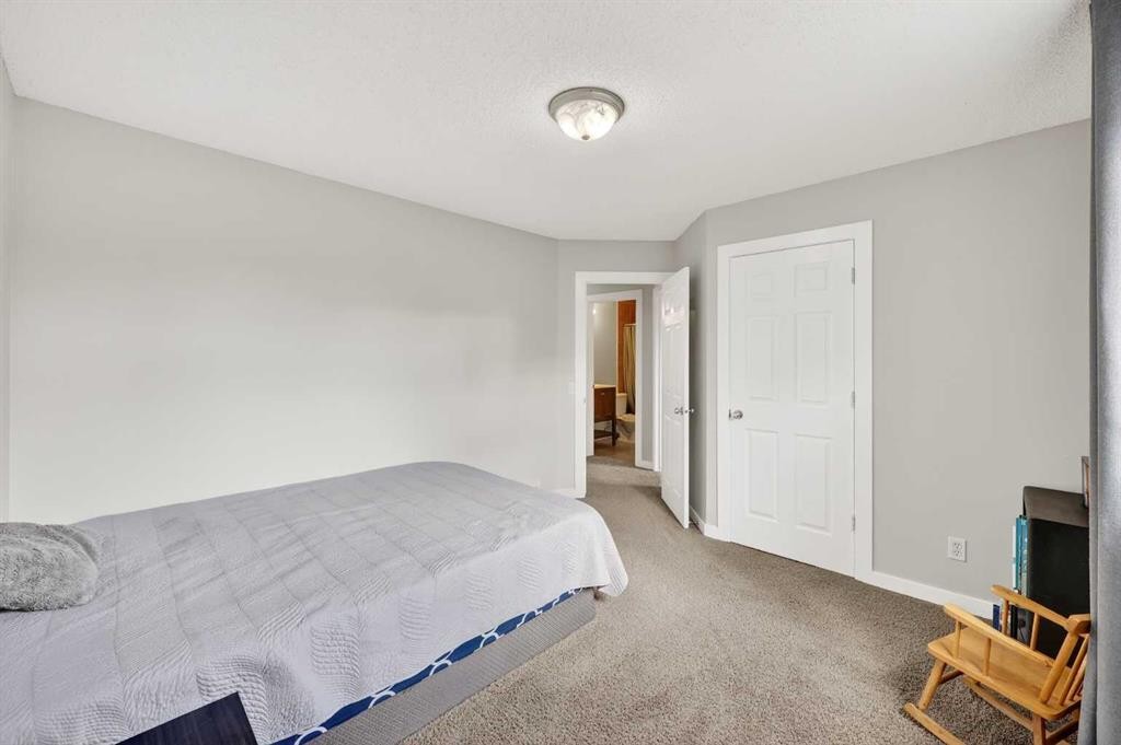 988 Prestwick Circle Se, Calgary, AB - Indoor Photo Showing Bedroom