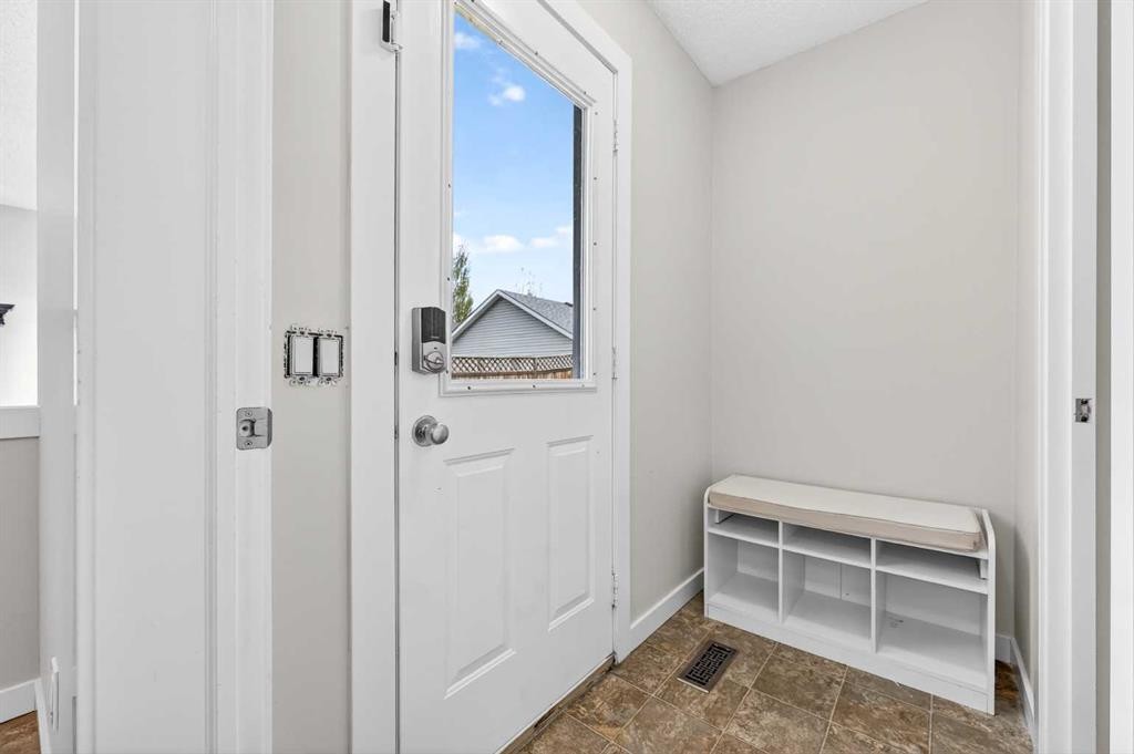 988 Prestwick Circle Se, Calgary, AB - Indoor Photo Showing Other Room