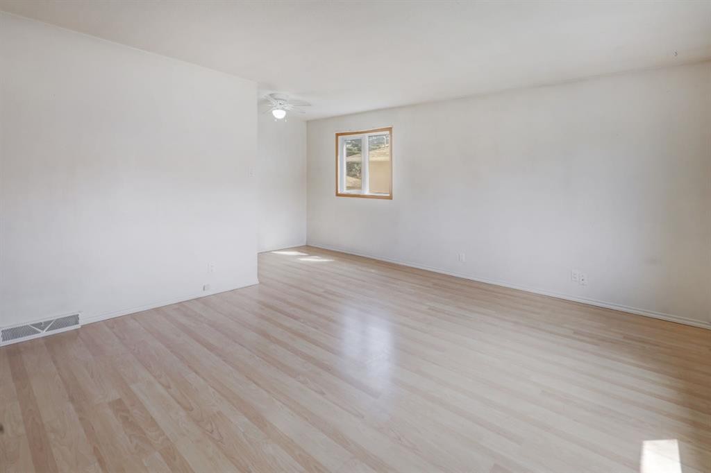 3432 3 Avenue Nw, Calgary, AB - Indoor Photo Showing Other Room