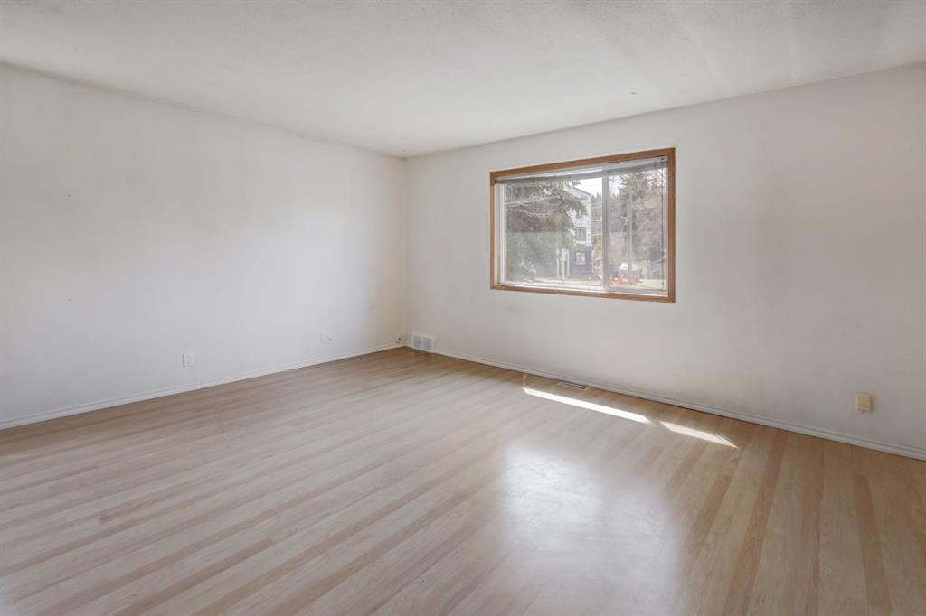 3432 3 Avenue Nw, Calgary, AB - Indoor Photo Showing Other Room